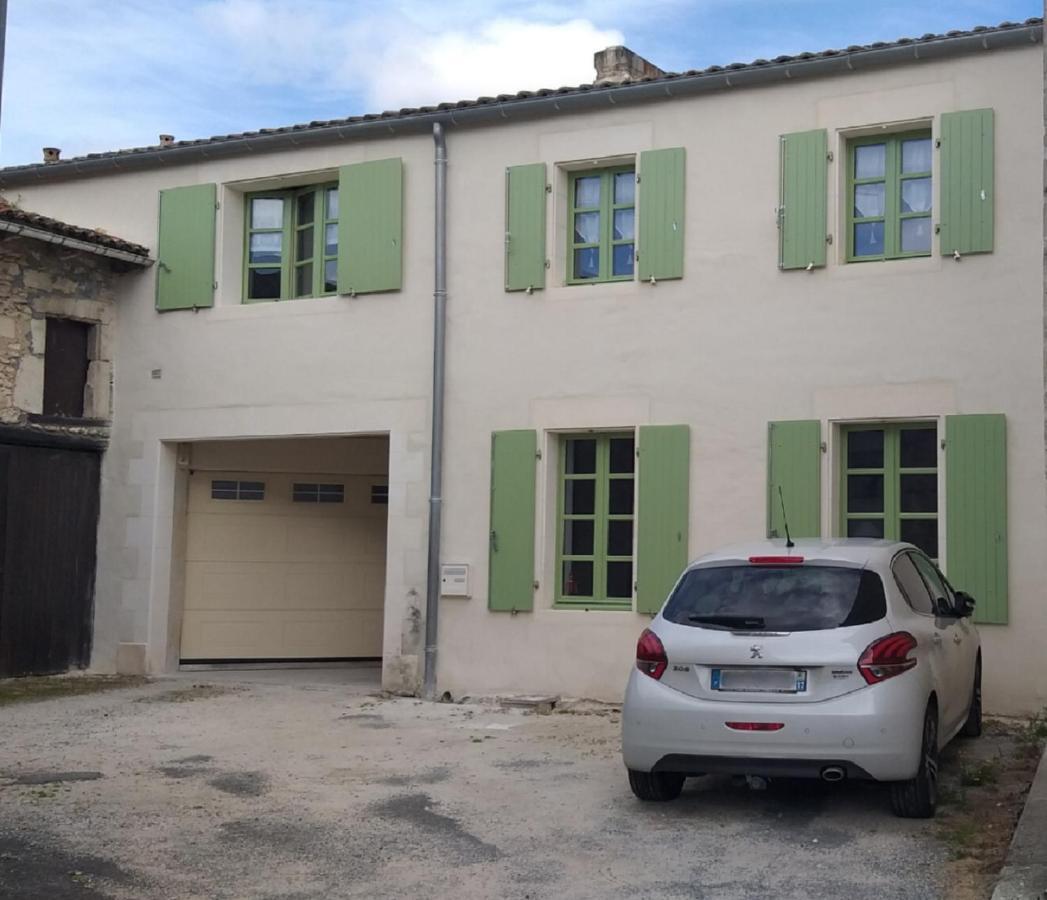 Suite De Charme Dans Une Maison Charentaise Cozes Exterior foto