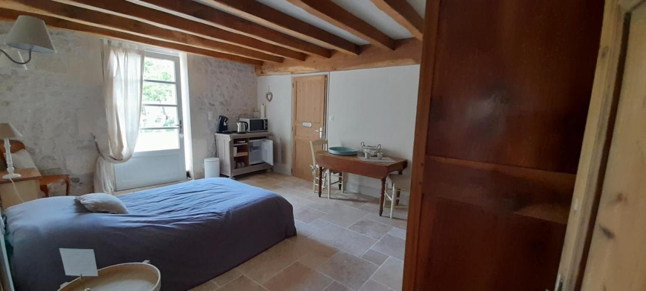 Suite De Charme Dans Une Maison Charentaise Cozes Exterior foto