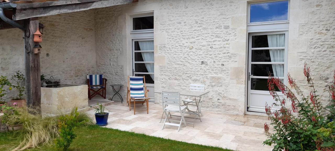 Suite De Charme Dans Une Maison Charentaise Cozes Exterior foto