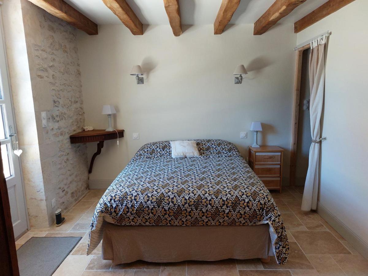 Suite De Charme Dans Une Maison Charentaise Cozes Exterior foto